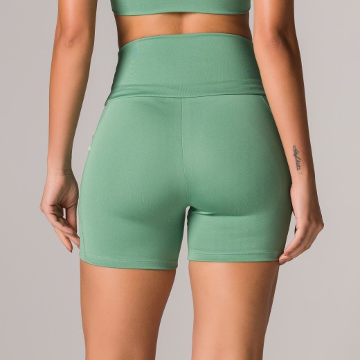 Short Fitness Basics Com Bolsos Laterais Verde
