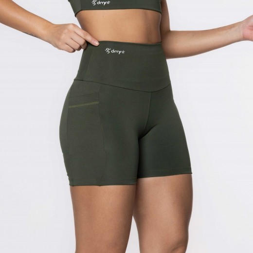 Short Fitness Basics Com Bolsos Laterais Verde Musgo