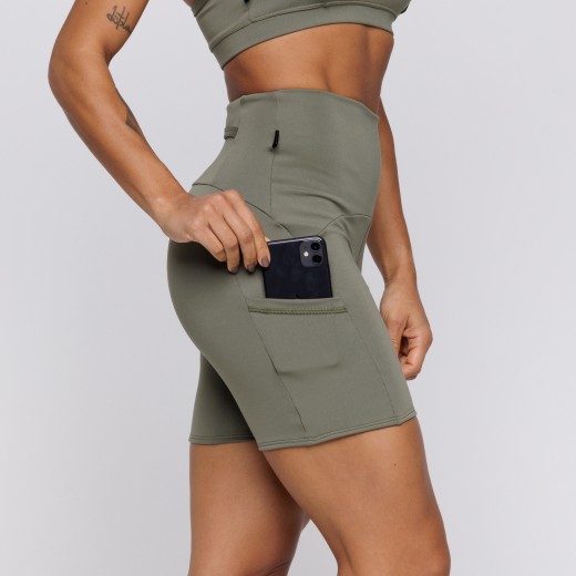 Short Fitness Com Três Bolsos Verde Militar