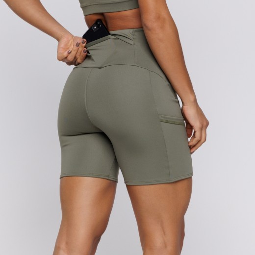 Short Fitness Com Três Bolsos Verde Militar